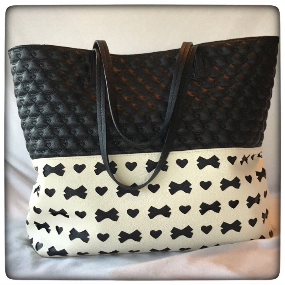 Betsey Johnson Quilted Tote Satchel Black/Cream - Picture 4 of 8